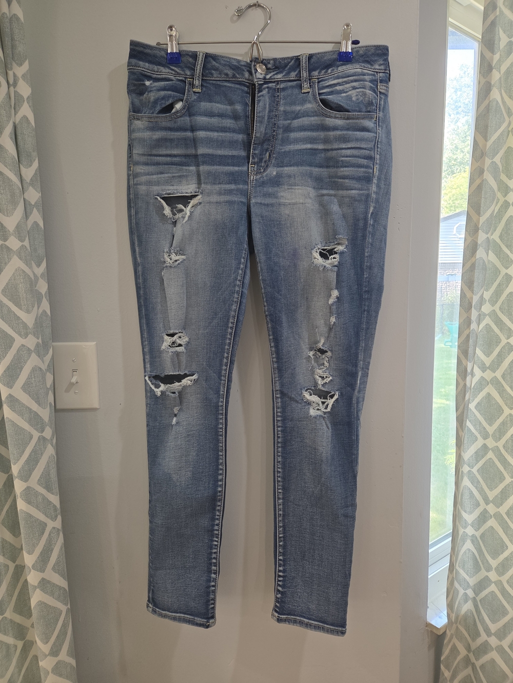 American Eagle Outfitters Light Blue Distressed Jeggings